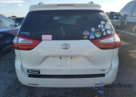 2015 Toyota Sienna Xle z USA, uszkodzony, nr VIN 5TDYK3DC1FS654885